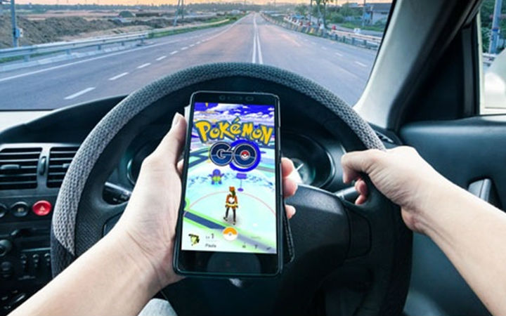 女性开车玩《Pokemon GO》撞死人！4月第3周新闻汇总