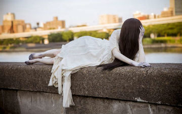 听说你是单身狗？让贞子陪你在游乐园约会吧！