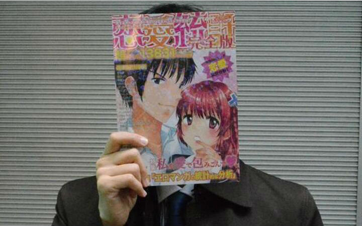 中年男性社员读上万页恋爱漫画！为了分析“少女心”
