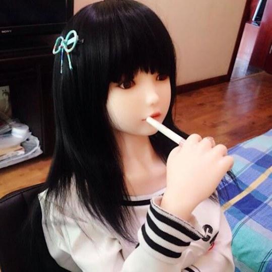 企鹅娘吐槽：男子费尽心机偷窃充气娃娃