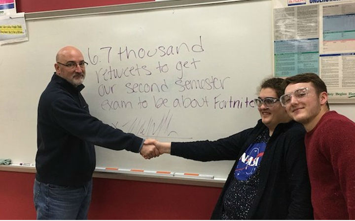 转推6700次期末就用游戏出化学题！美国教师与学生打赌